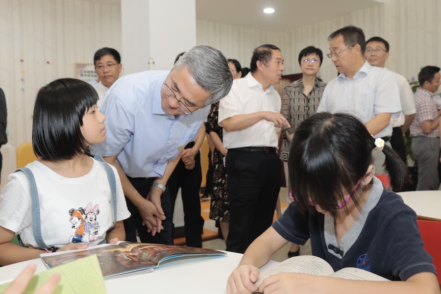 全国人大常委会执法检查组莅临银河集团9873com幸福院调研