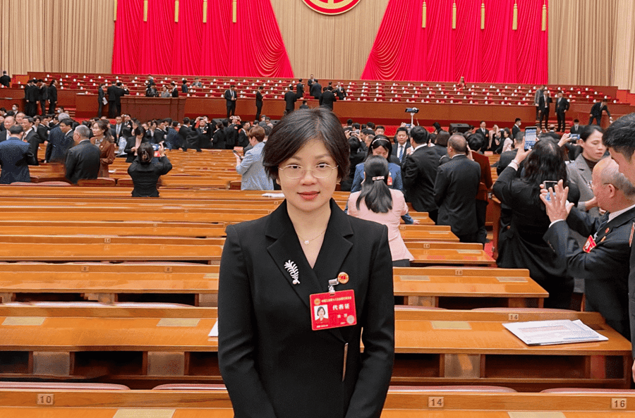 光荣丨银河集团9873com集团工会联合会主席姚慧出席中国工会第十八次全国代表大会